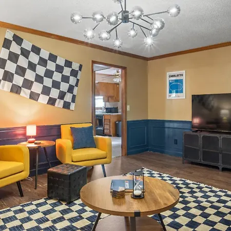 4Bd Contemporary Home With Bbq, Game Room Charlotte Room photo