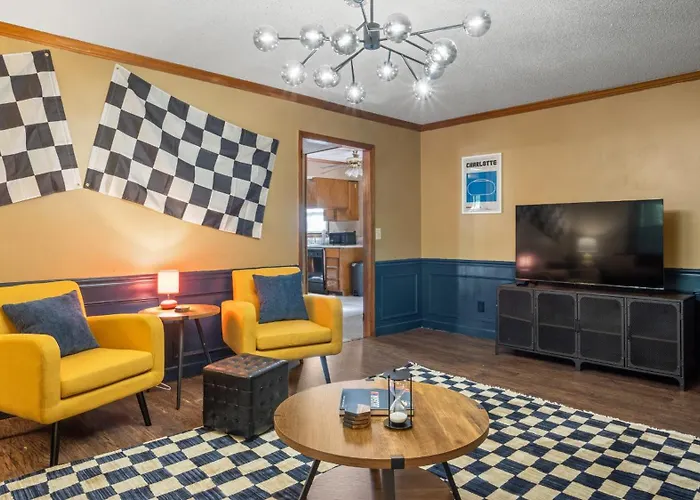 4Bd Contemporary Home With Bbq, Game Room