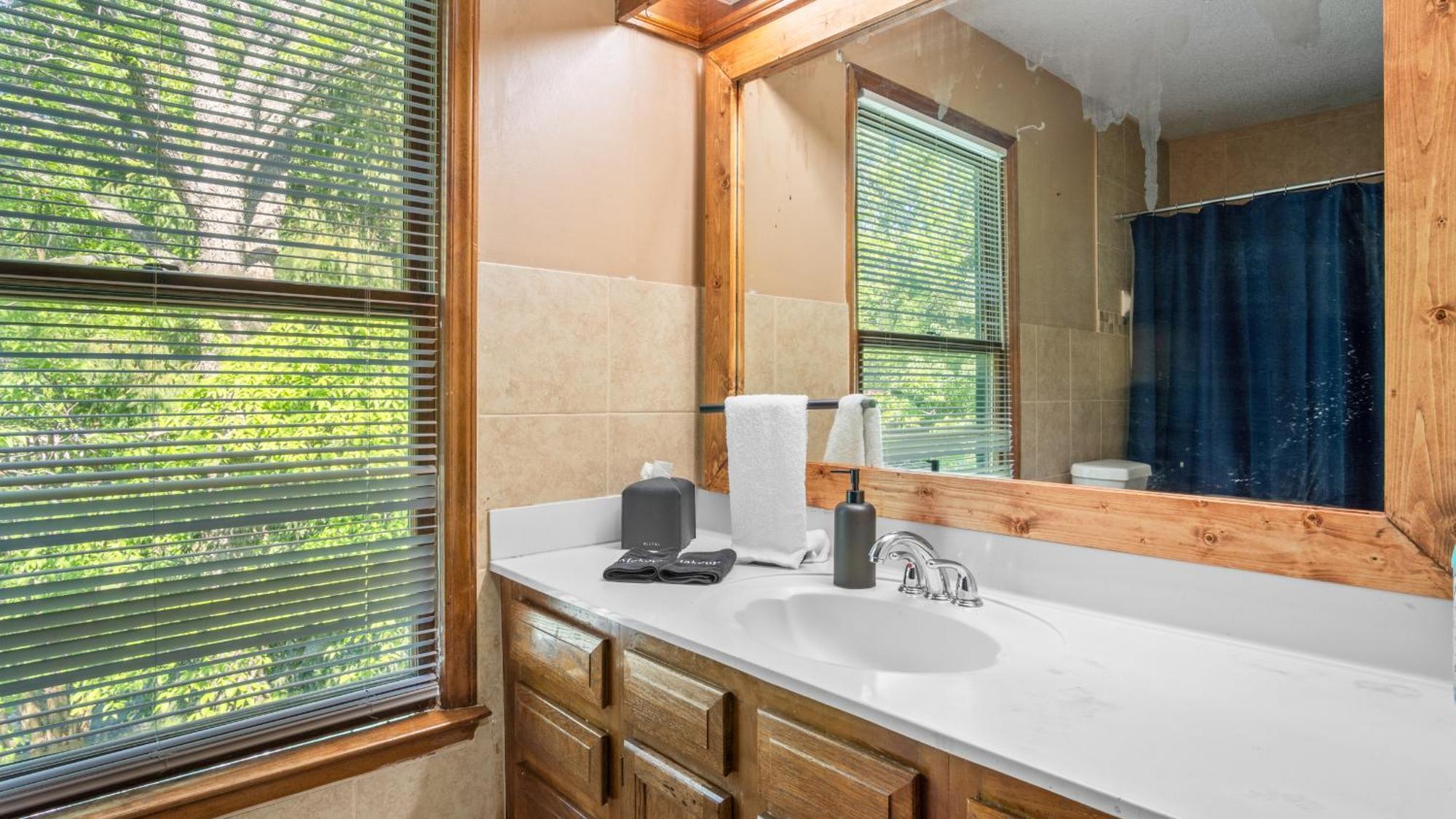 4bd Contemporary With Bbq, Game