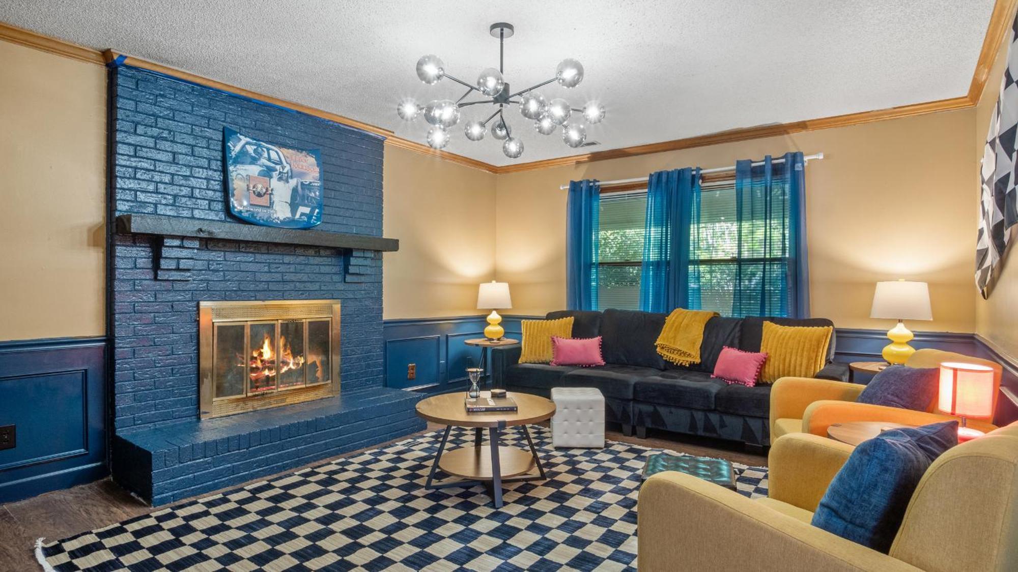 Holiday home 4bd Contemporary With Bbq, Game Charlotte