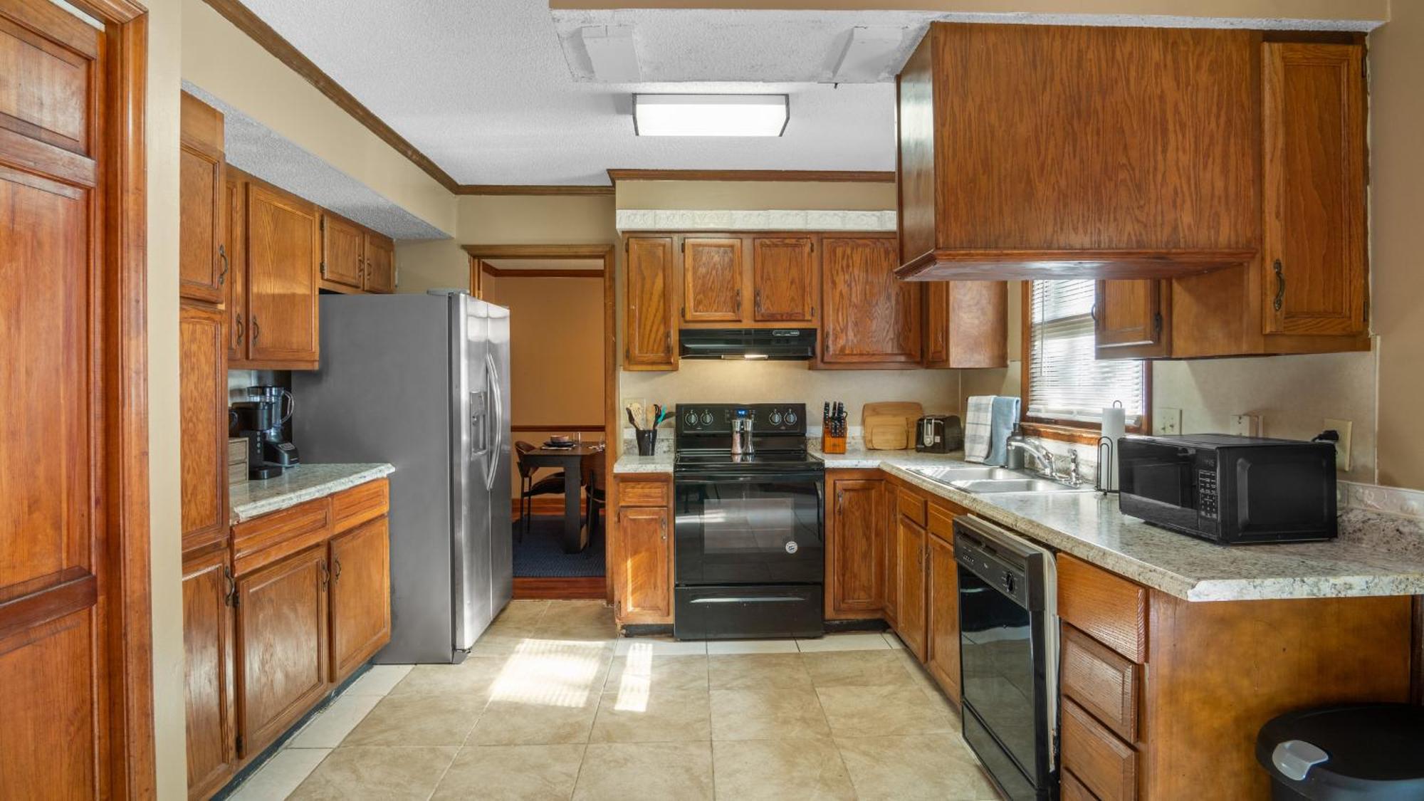 Holiday home 4bd Contemporary With Bbq, Game Charlotte
